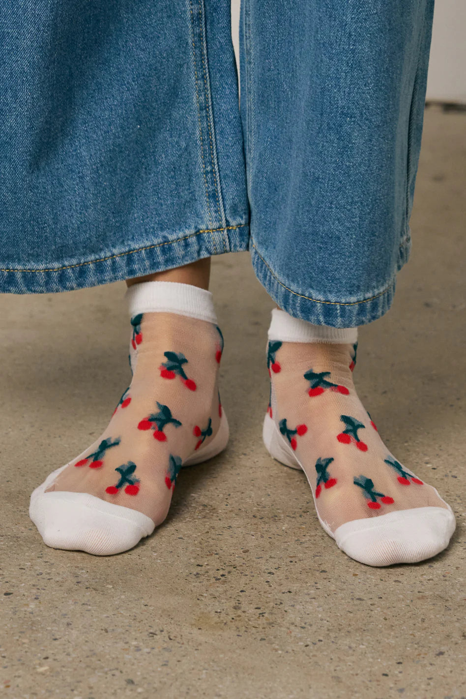 White Sheer Socks K4196