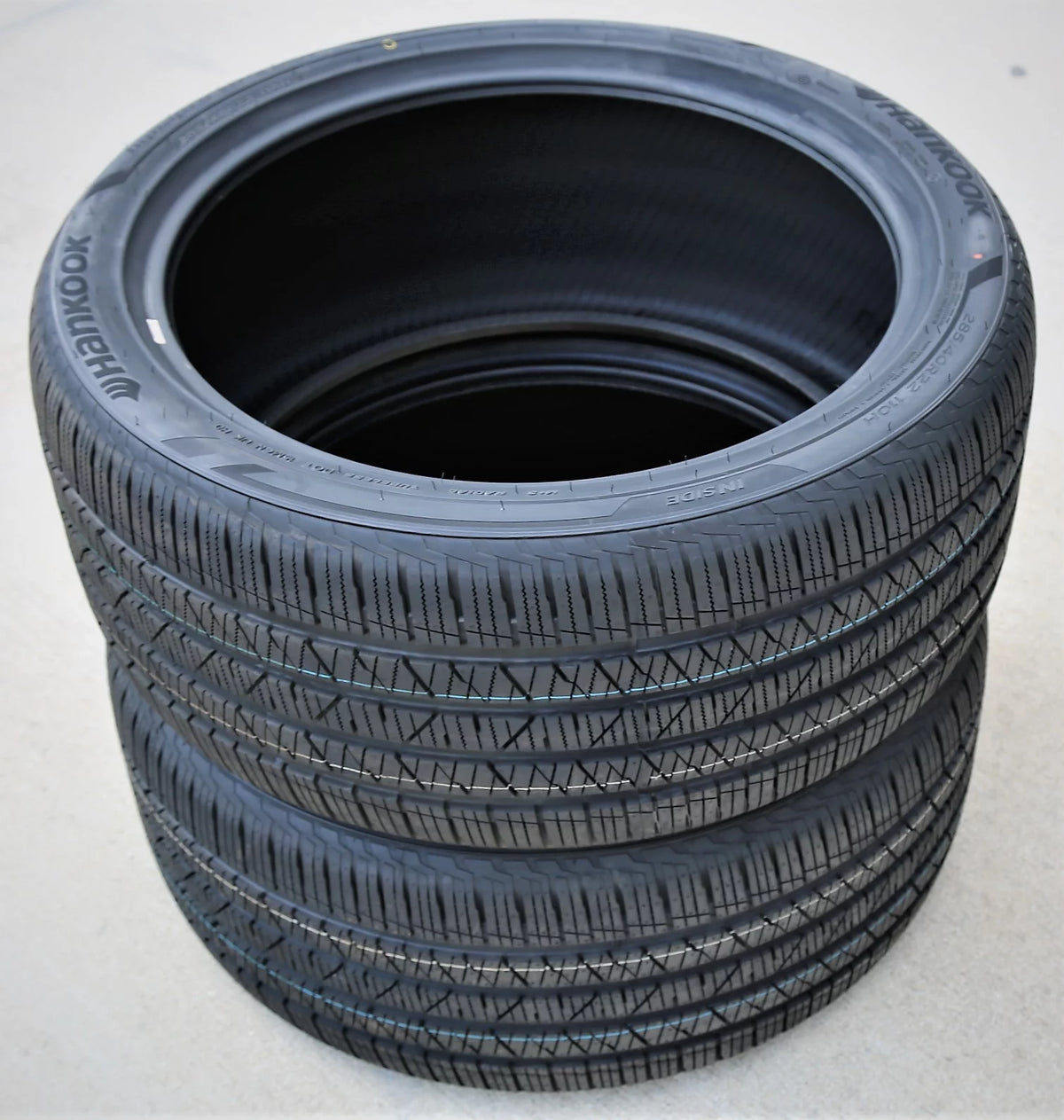 285/40R22 110H XL Performance Tires Q8584