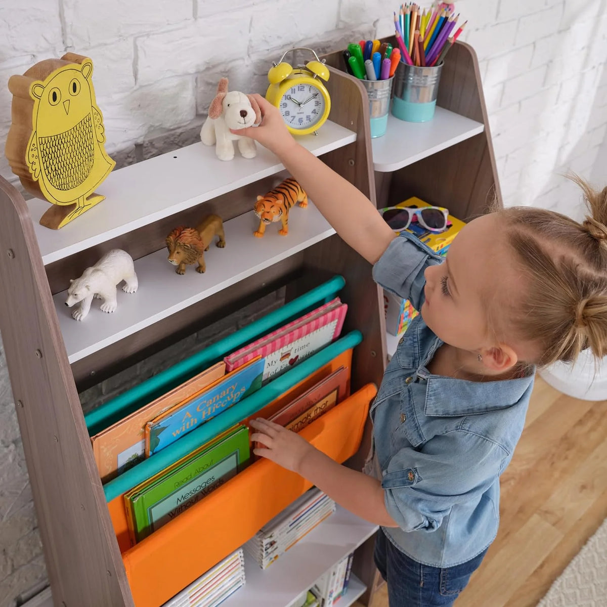 Wood Bookshelf with Slings and Shelves V8867