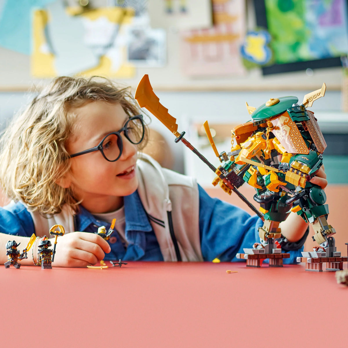 Building Toy Set with 2 Battle Mechs and 5 Minifigures M358