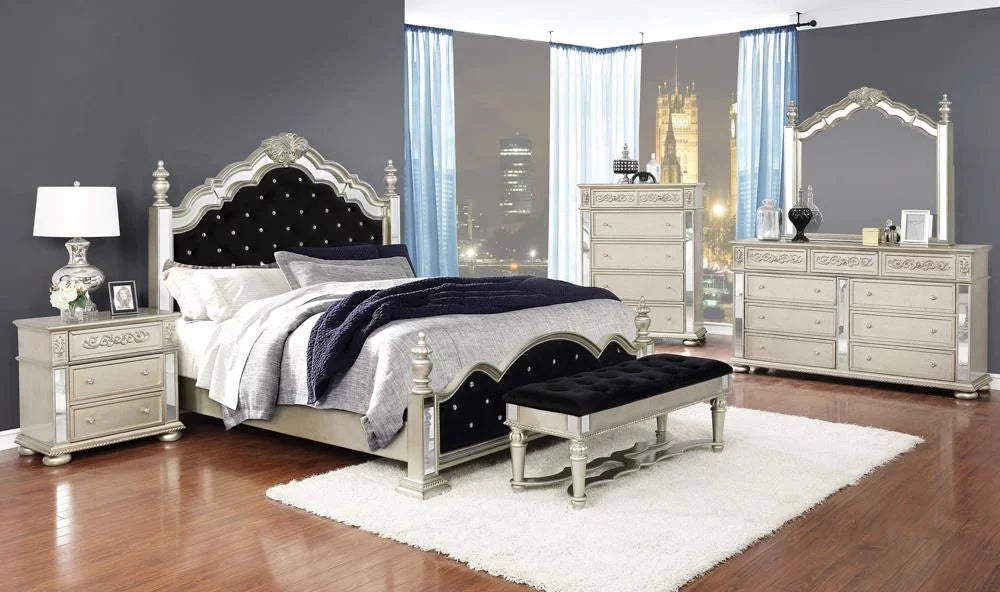 Upholstered Poster Bed N26224