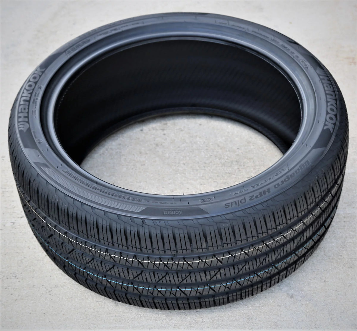285/40R22 110H XL Performance Tires Q8584