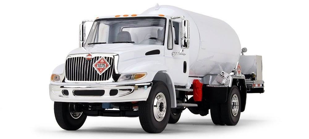 White 1/34 Diecast Model V966587