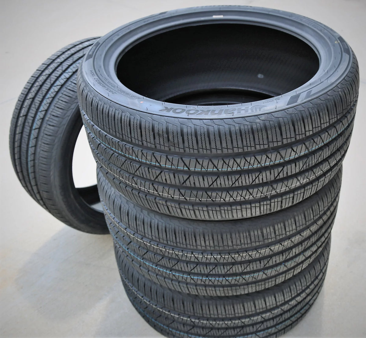 285/40R22 110H XL Performance Tires Q8584